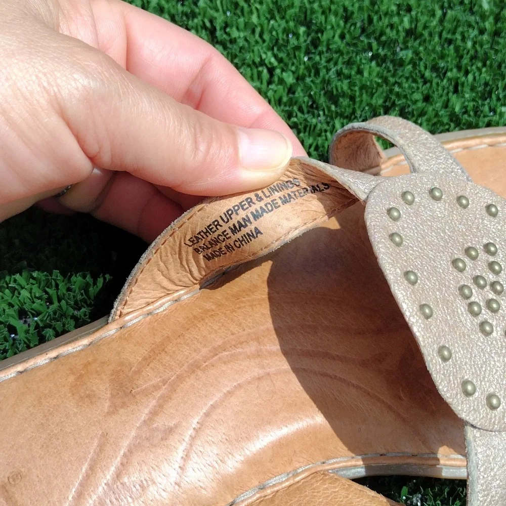 Born Concept Women's Audra Brown Leather Medallion Thong Sandal Size 10 - Picture 4 of 7